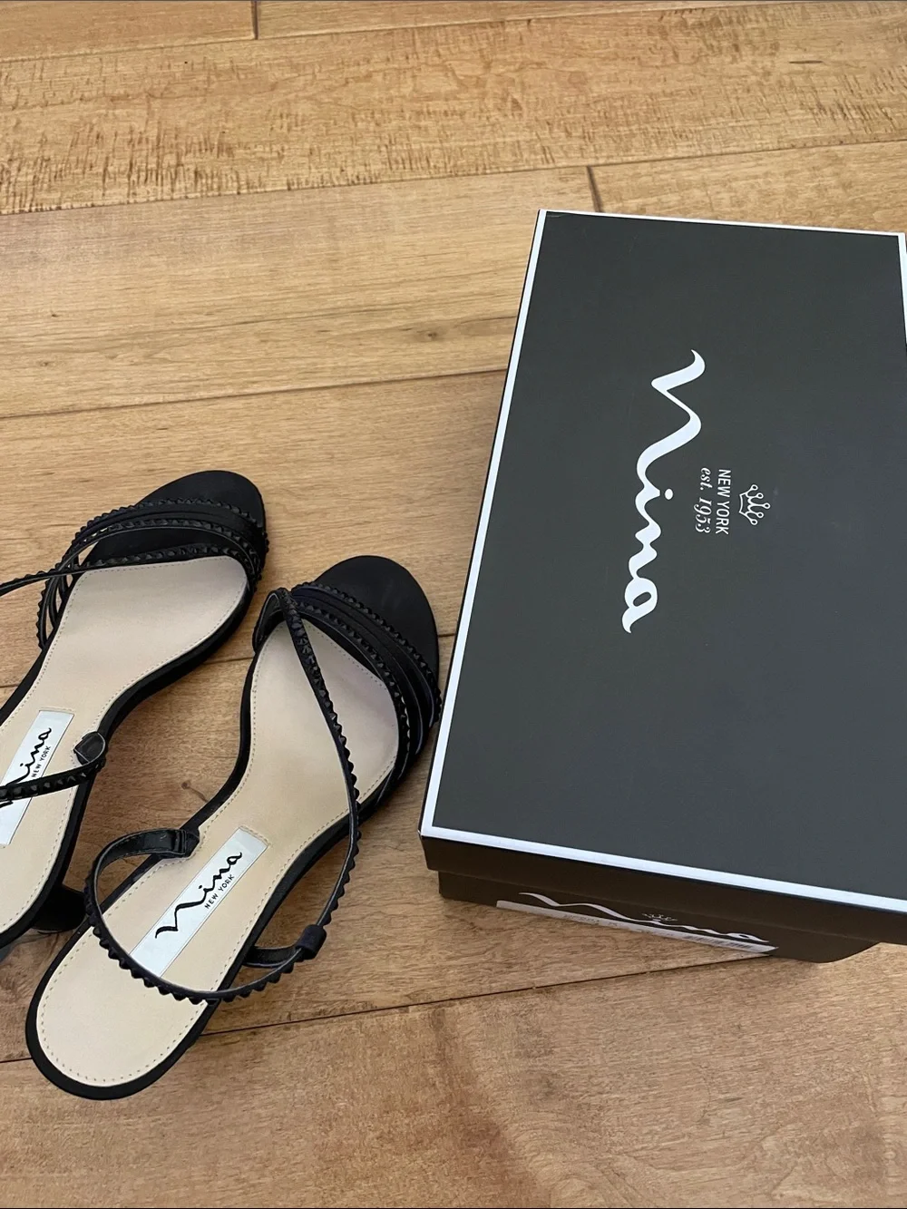Nina elegant black